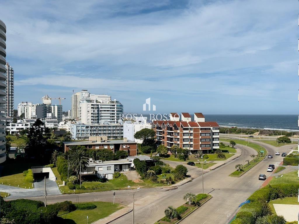 Venta y alquiler de apartamento de dos dormitorios en Punta