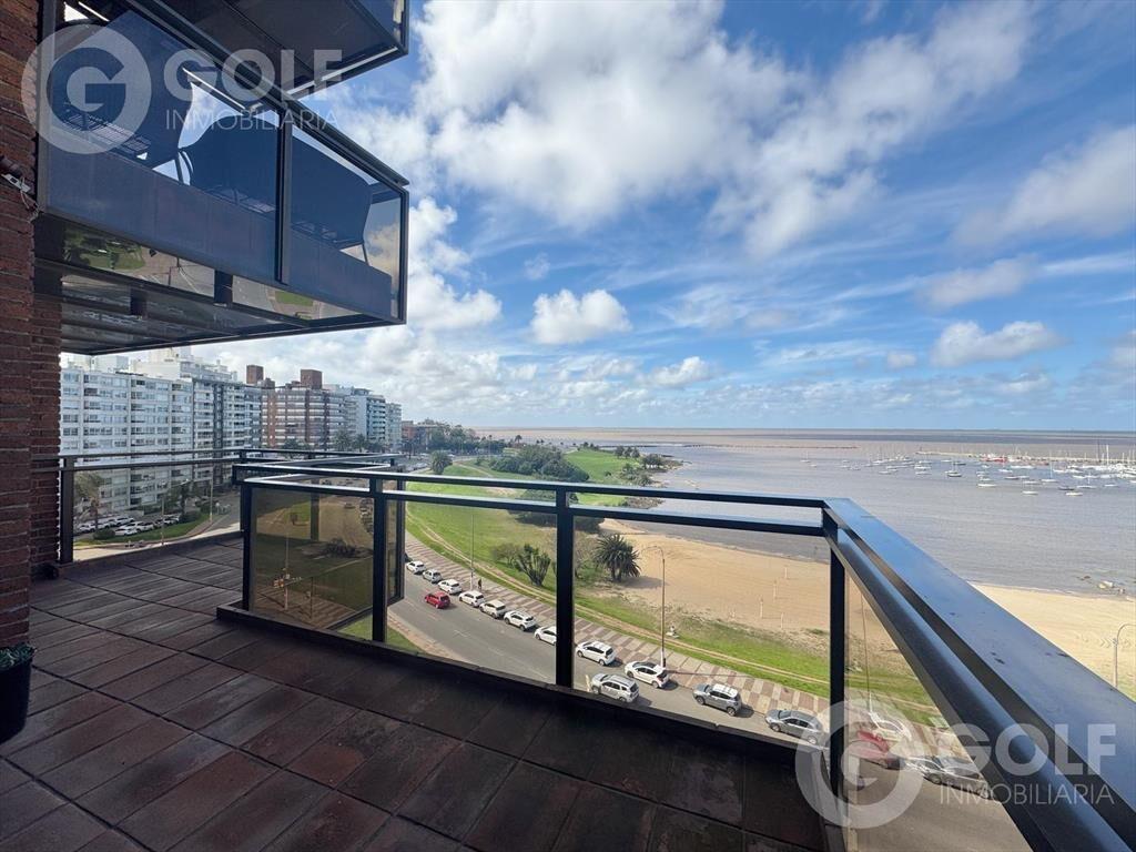 Venta de apartamento de 3 dormitorios en suite y servicio c