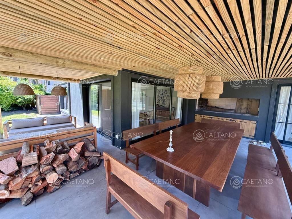 Alquilo Espectacular Casa de 4 dormitorios + en -