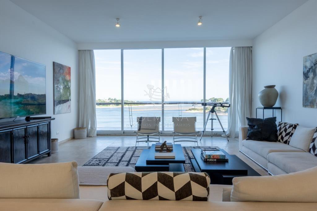 Apartamento duplex con Piscina, Parrillero y una