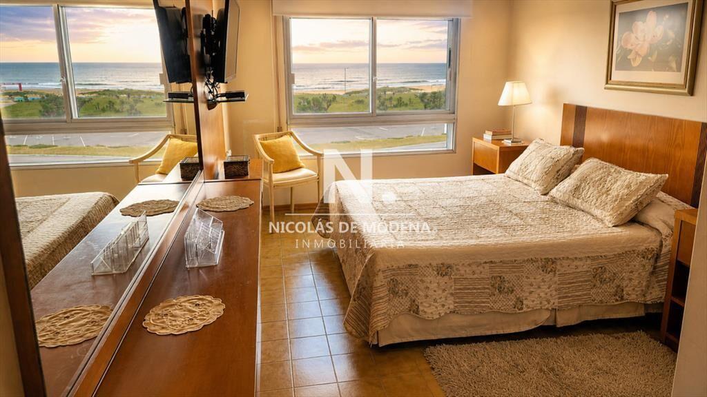 Vende apartamento de 2 dormitorios en Punta del