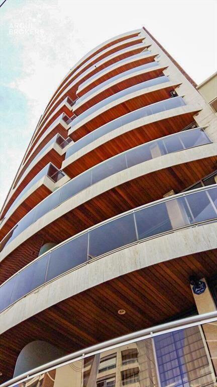 Apartamento de cuatro dormitorios en alquiler en rambla de