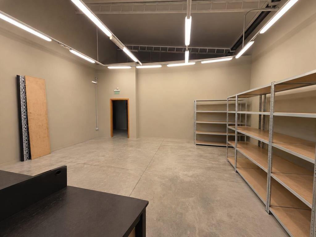 Av Italia proximo Comercio, zona de outlets, 8,5 mts de fre