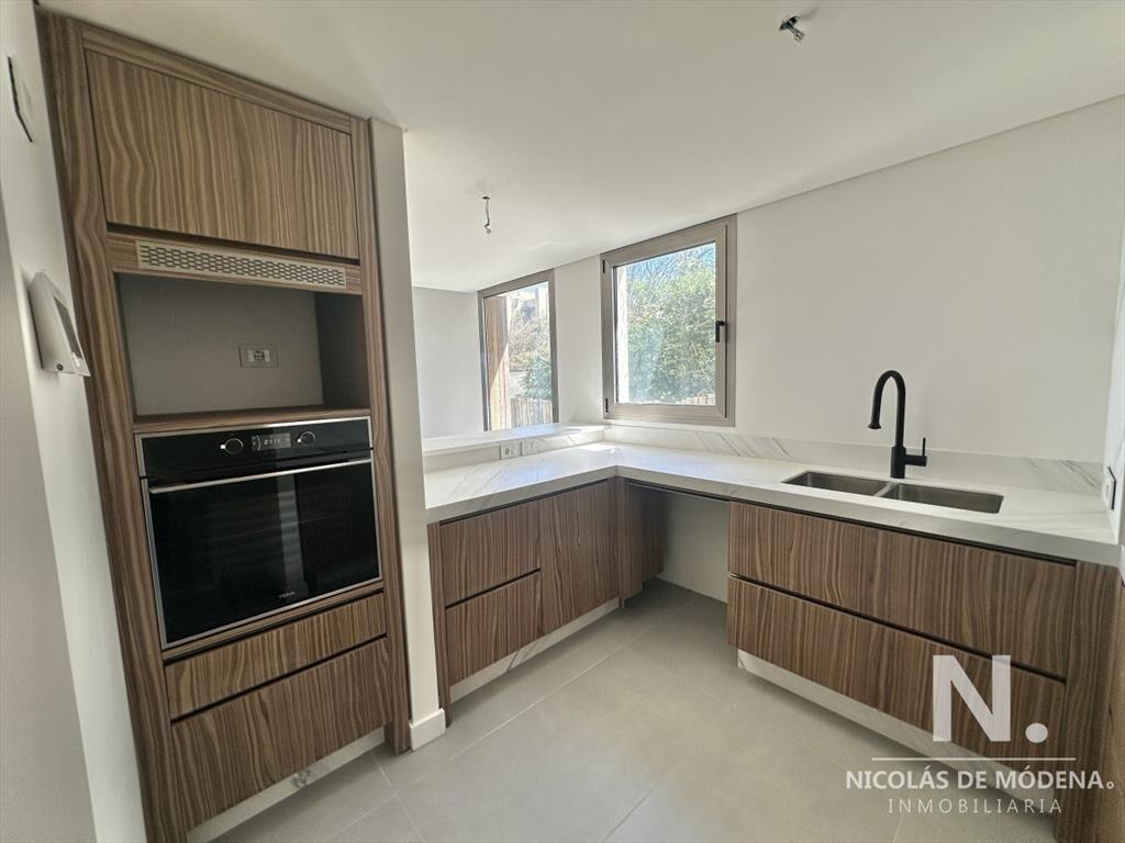 Vende departamento de 3 dormitorios en Manantiales.
