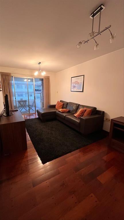 Apartamento 2 dormitorios, 2 baños, terraza al frente y gge