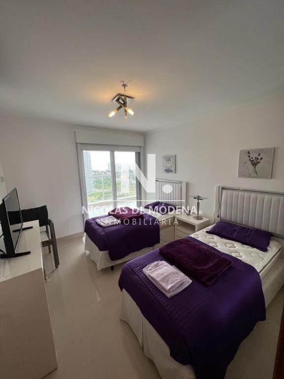 Vende apartamento con hermosa vista de 2 en Punta