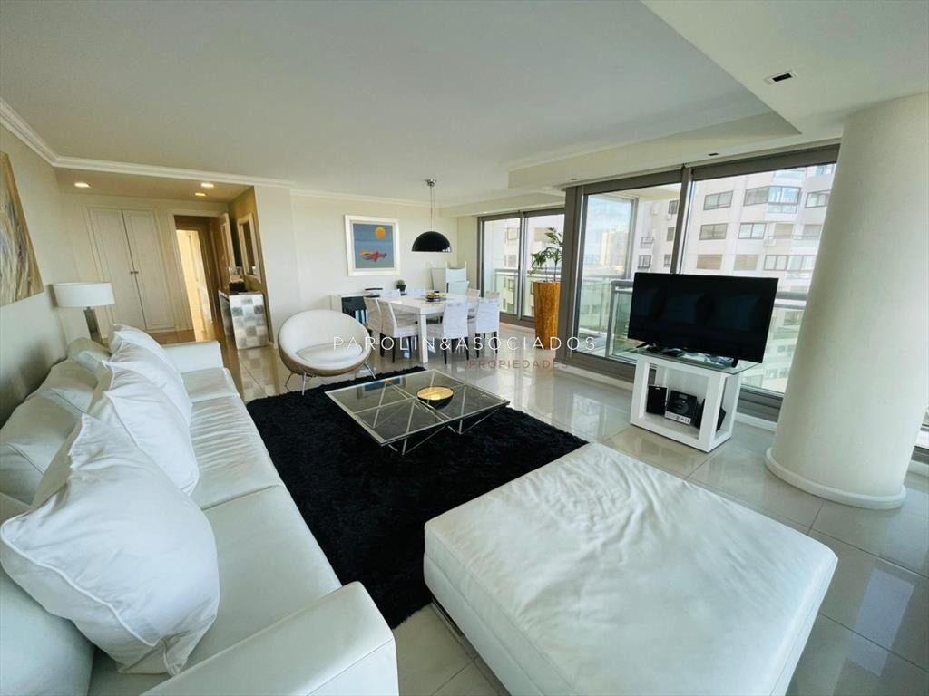 Apartamento en venta de 3 suites en Torre Punta