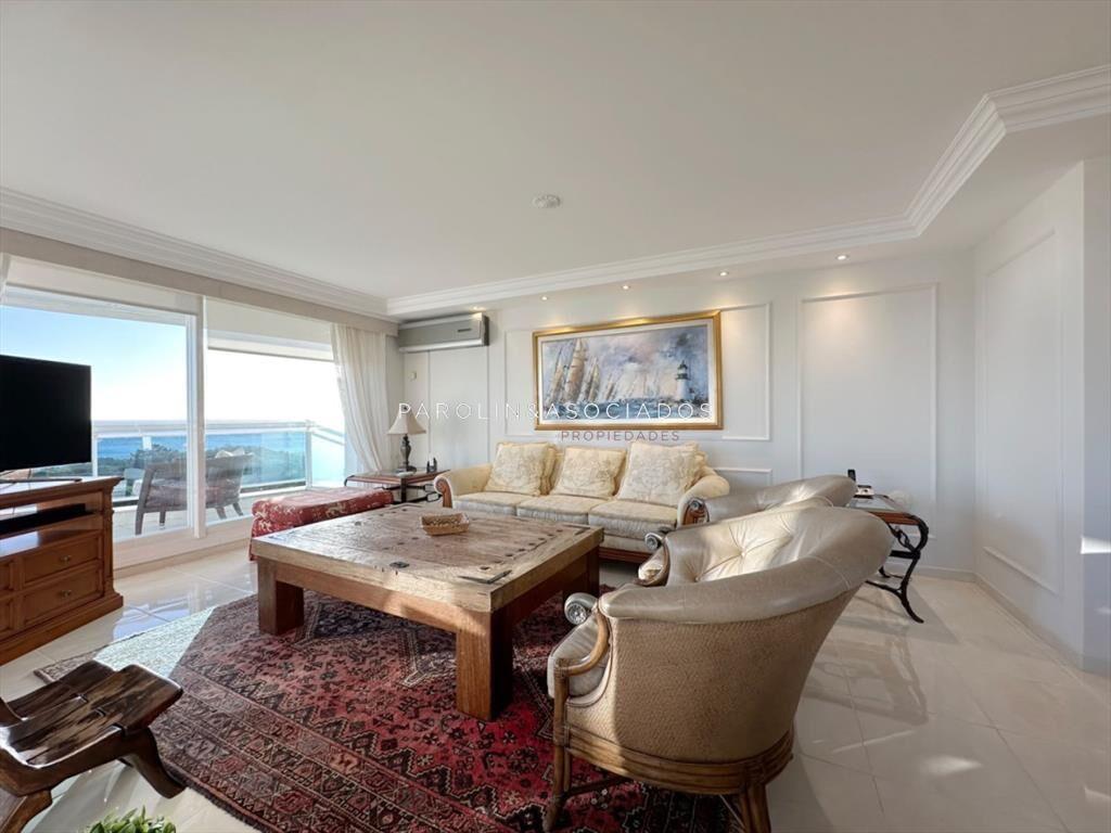 Departamento en Venta de 3 Dormitorios en Tower,