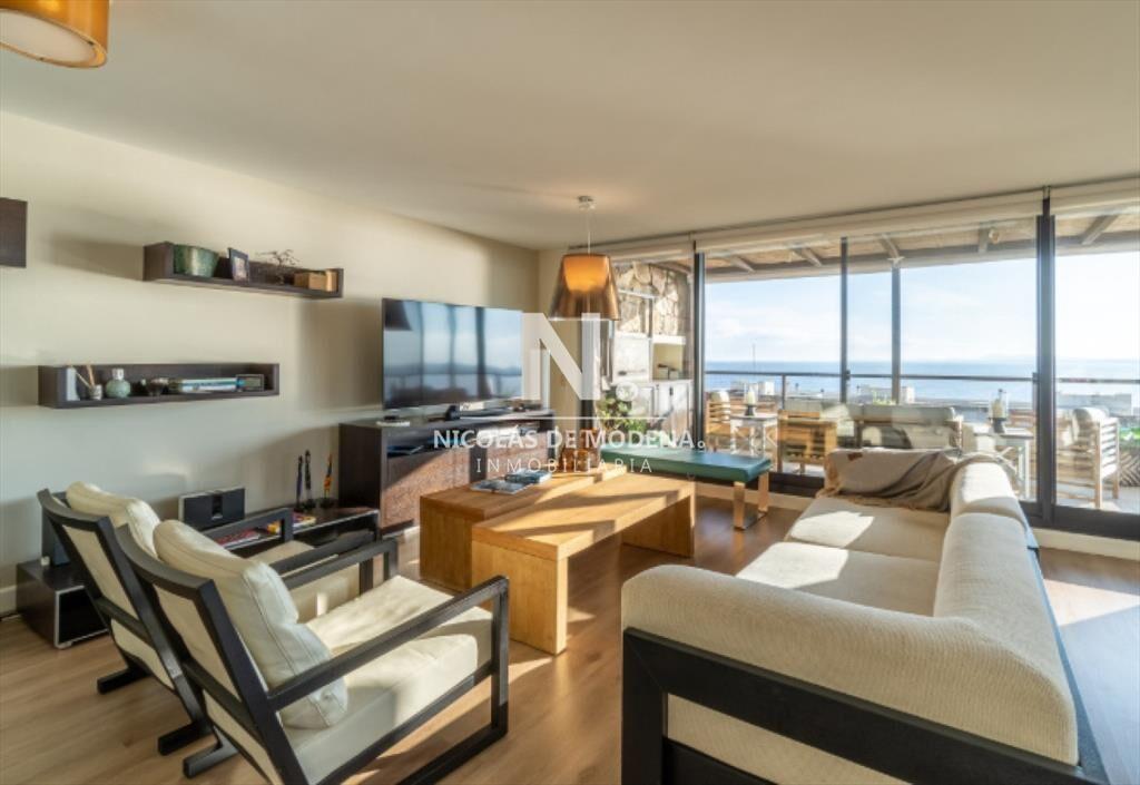 Vende apartamento duplex con vista al mar en