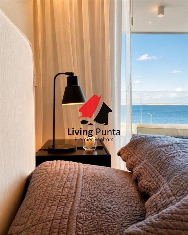 Vende apartamento con vista al mar de 3 suites,