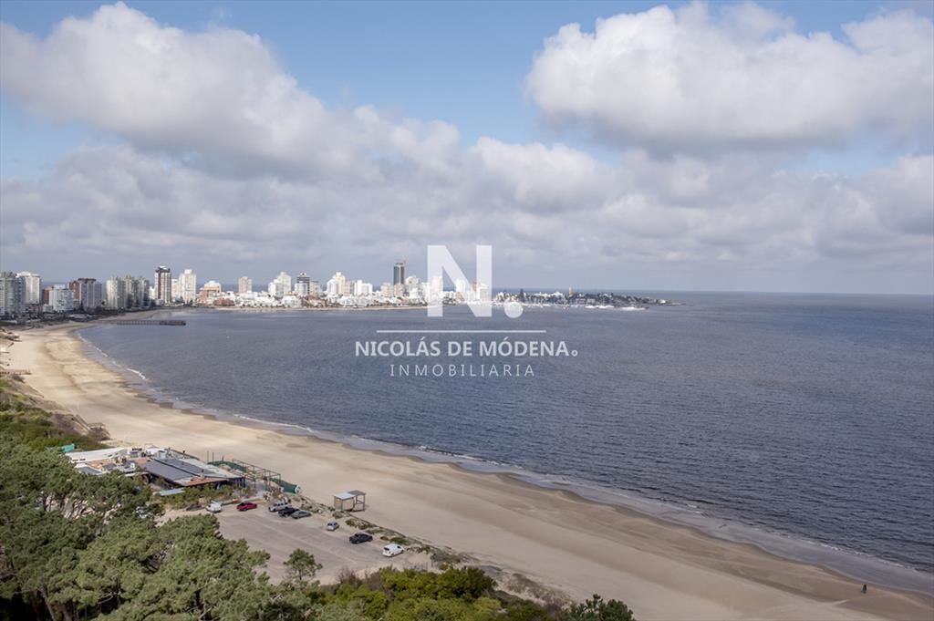 Apartamento en Mansa - Punta del Este en venta de 3 dormito