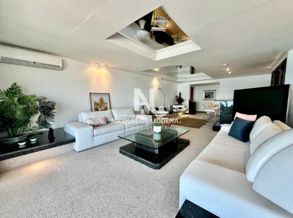 Vende apartamento de 3 dormitorios, con vista al