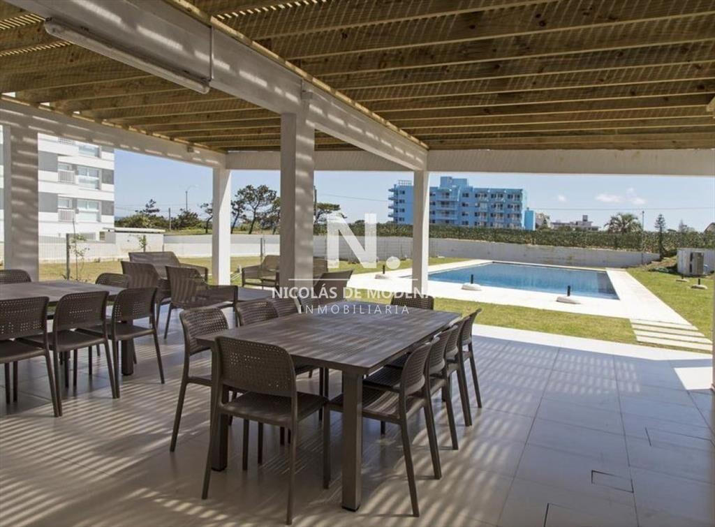 Apartamento Frente al Mar en Venta Dos y Servicio