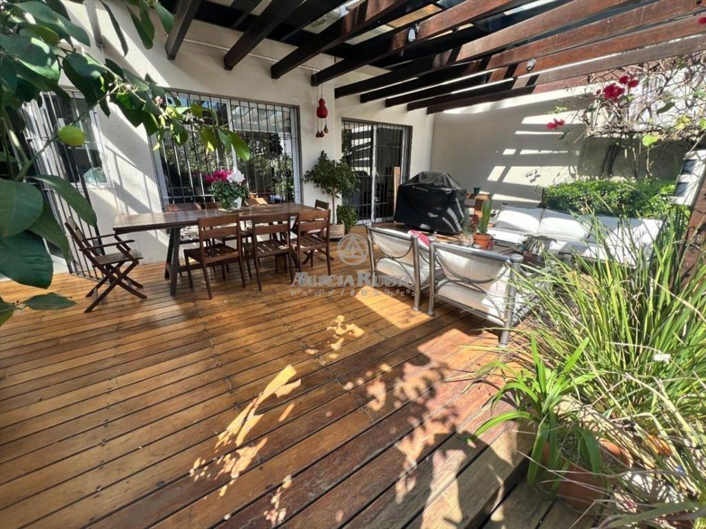 GRAN RESIDENCIA DE ESTILO Y RECICLADA EN POCITOS! PATIO ...
