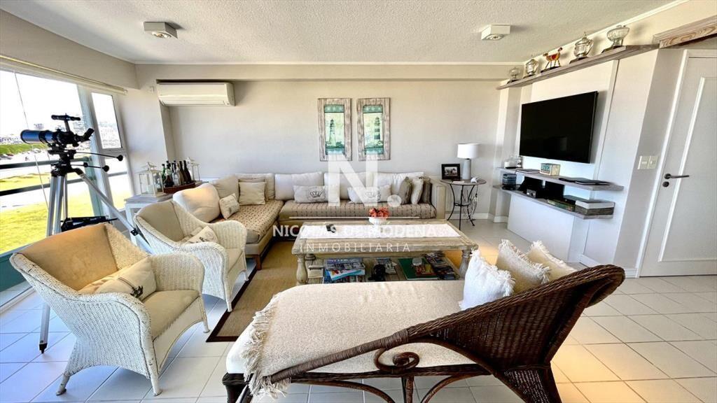 Apartamento de 4 dormitorios en venta, Brava -
