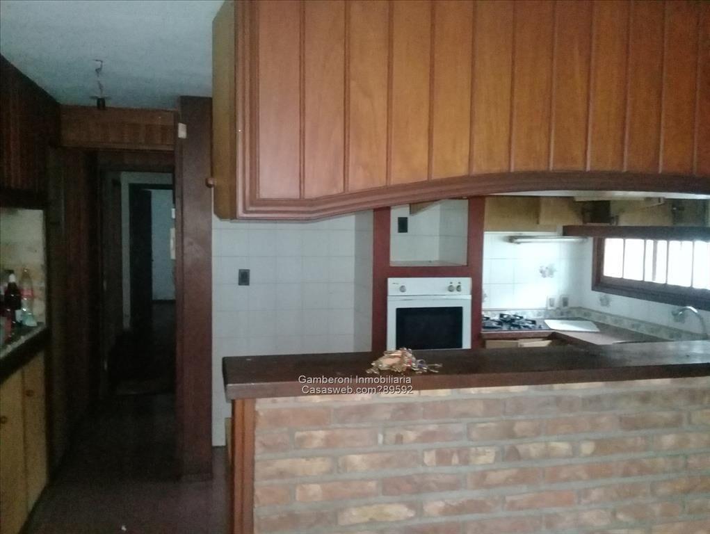 Excelente chalet en venta en Colón. Alquilado.