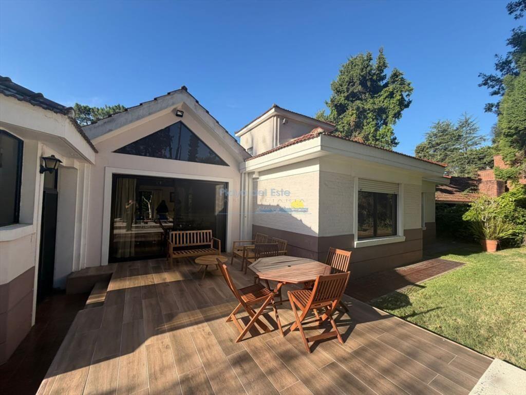 Casa en Alquiler anual U$D 4500 Punta del este 3
