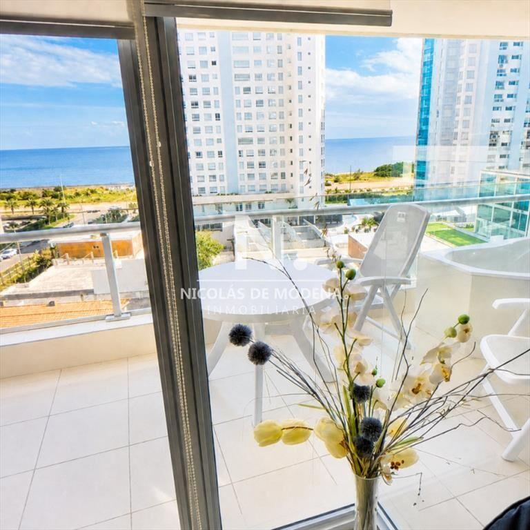 Departamento en venta en Seasons Tower, a metros