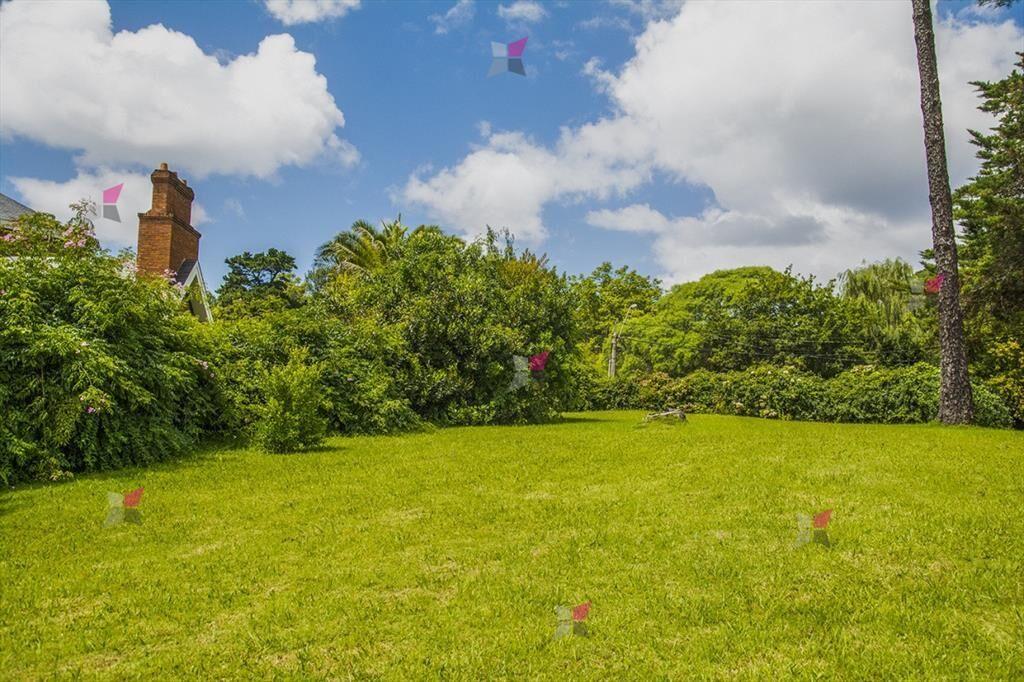 VENTA DE CASA DE 5 DORMITORIOS EN GOLF PUNTA DEL ESTE