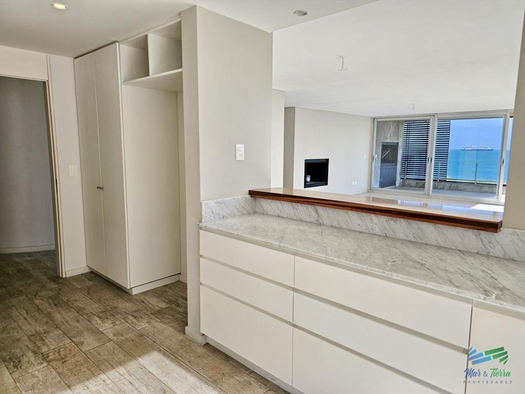 Alquiler anual apartamento penthouse frente al mar 3 dormit