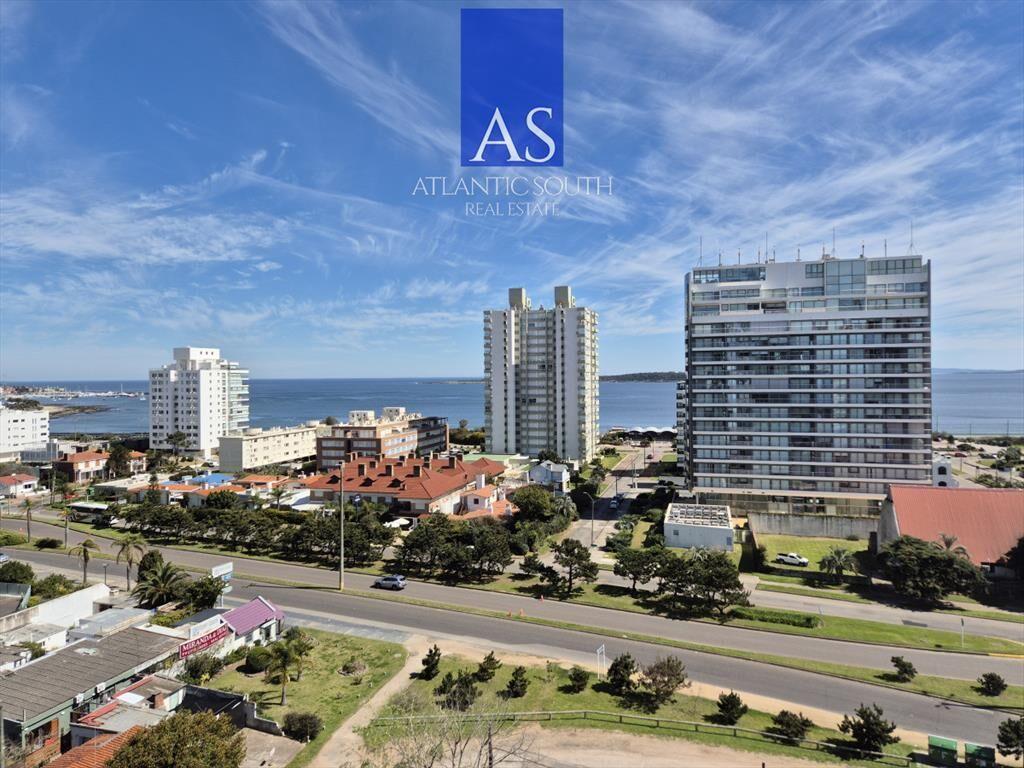 Penthouse 2 dormitorios con vista al mar garage y