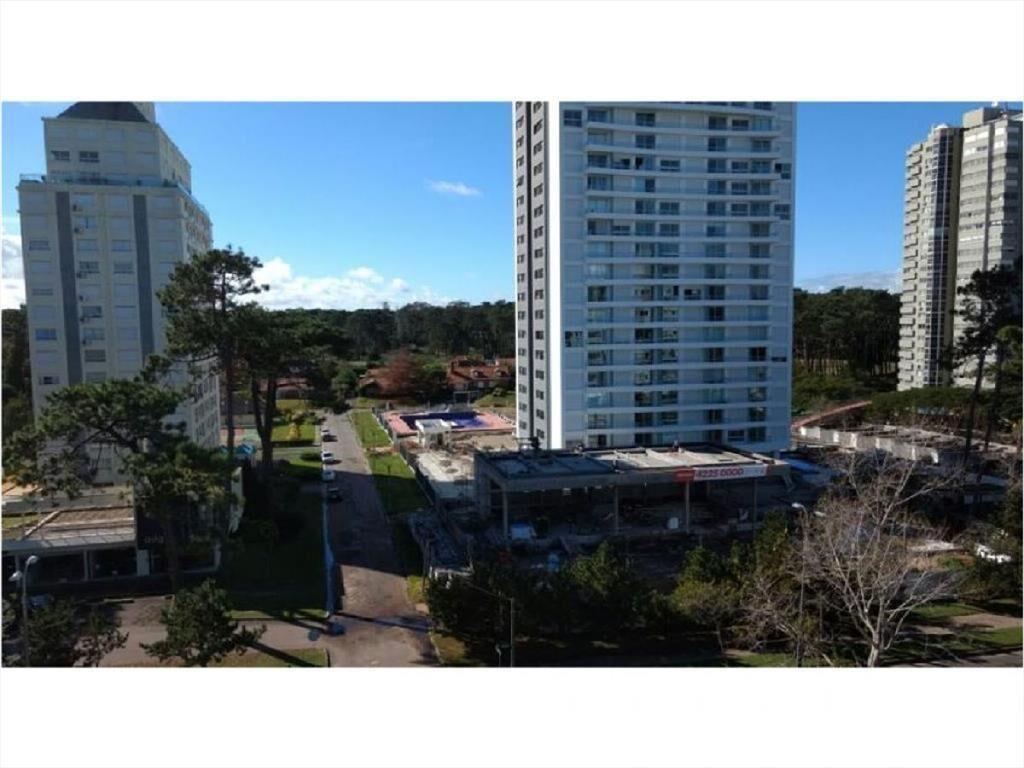 En alquiler.. Av. Roosevelt. Edificio con servicios.