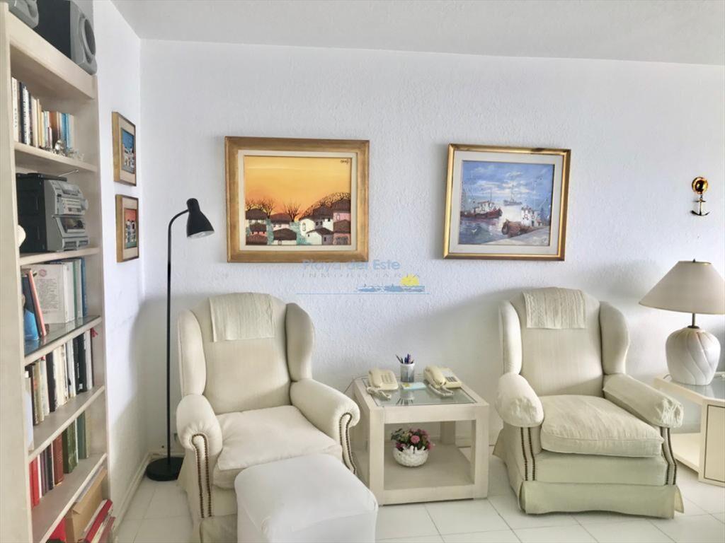 Apartamento de 3 dormitorios en Torre Verona , ,