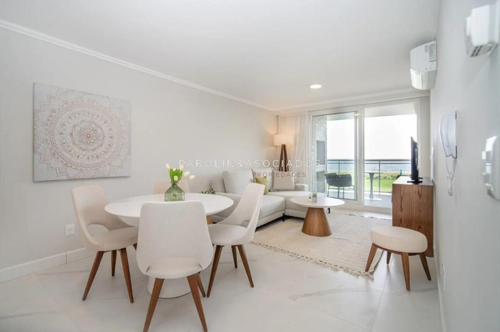 Apartamento en Alquiler de 2 dormitorio frente al