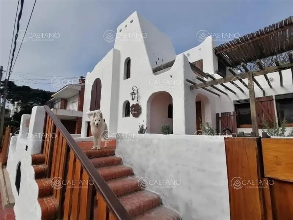 Chalet en venta con vista al mar en casco de la