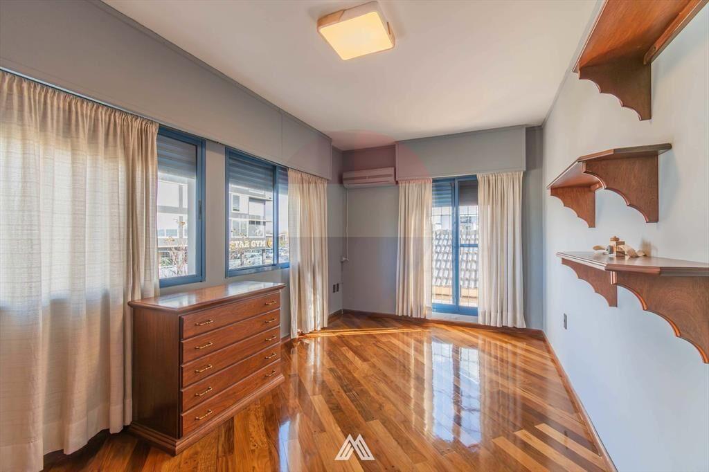 Venta de gran residencia de 4 dormitorios en Pando