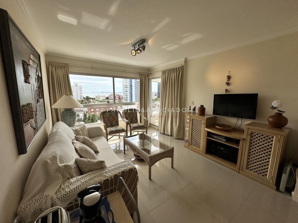 Espectacular apartamento en venta de 3 dormitorios en torre