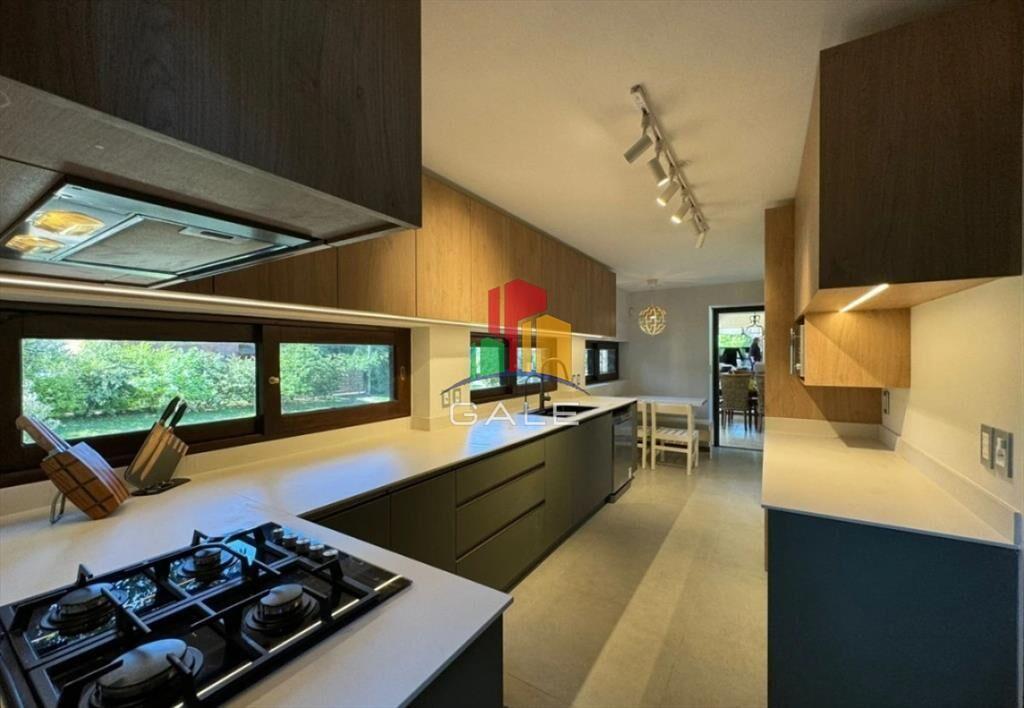 En venta casa de 5 dormitorios, con piscina, y en