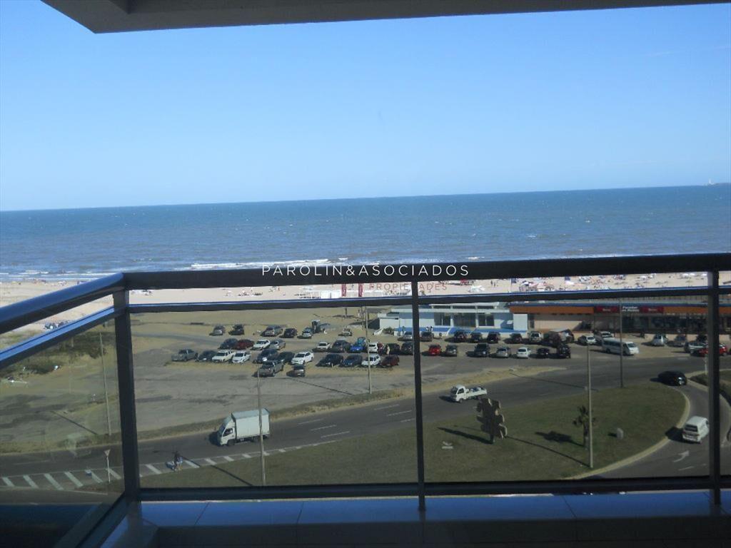 Apartamento de 3 dormitorios + dependencia de en