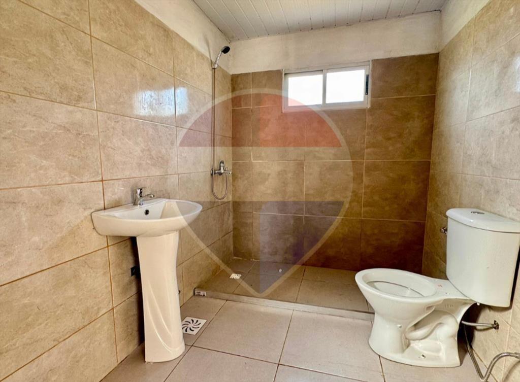 Casa con amplio terreno de 995 m2