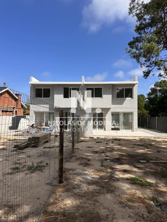 Vende casa de 3 dormitorios en Jardines de Punta
