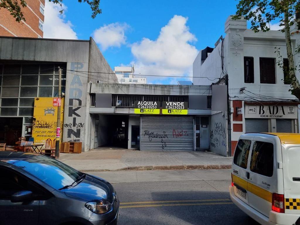 Local -Rivera prox Luis Alberto de Herrera, 668 m2 edifica