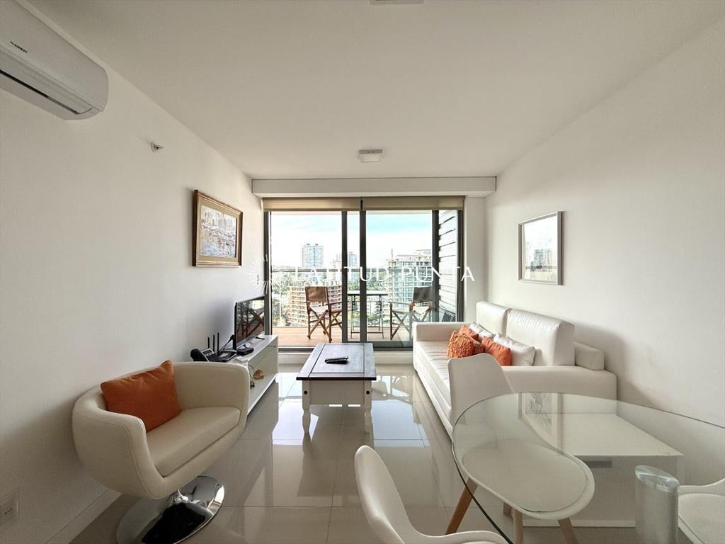 Brava, piso alto de 1 dormitorio y medio