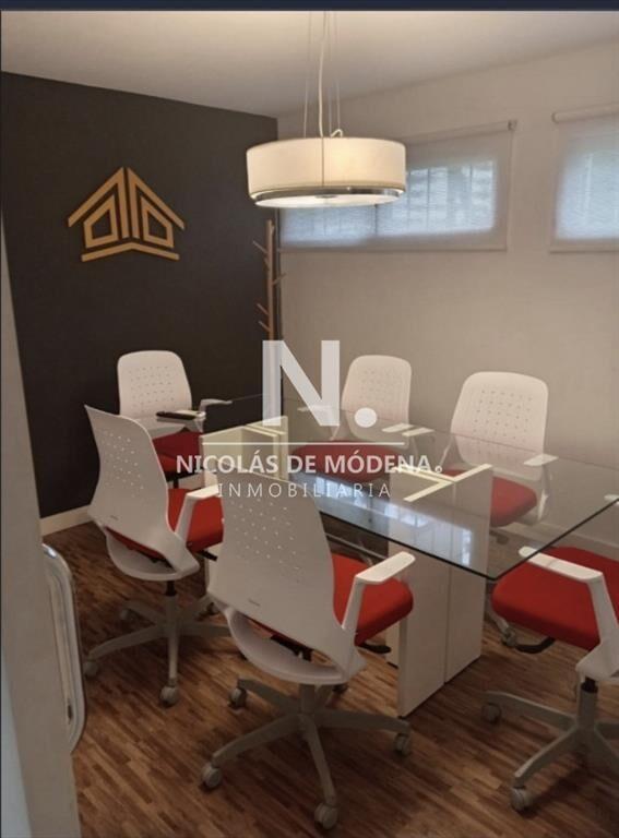 En venta local de 100m2 en Av. Italia, Punta del