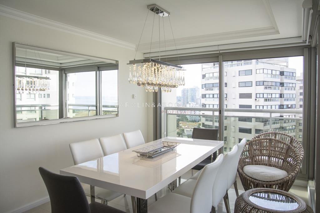 Apartamento de 2 dormitorios en edificio Punta
