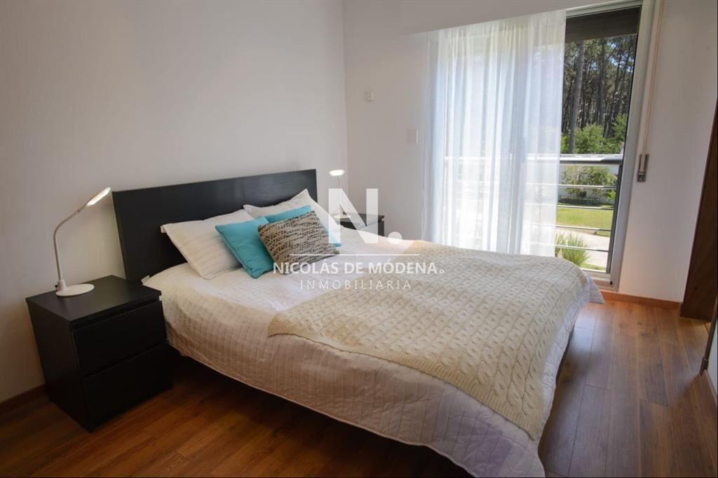 Vende casa en Rincon del Indio en Punta del Este de 5 dormi