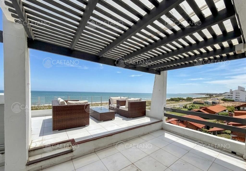 Apartamento de 4 dormitorios en primera linea de