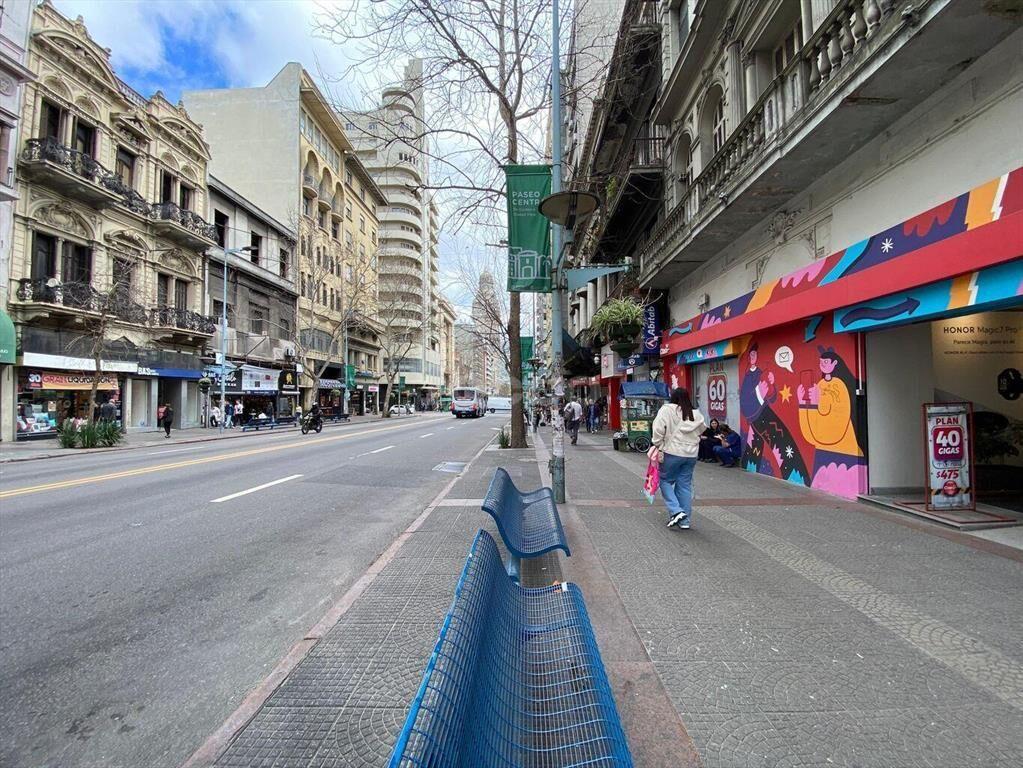 Venta en Conjunto de 5 Locales Comerciales en Galería Crist