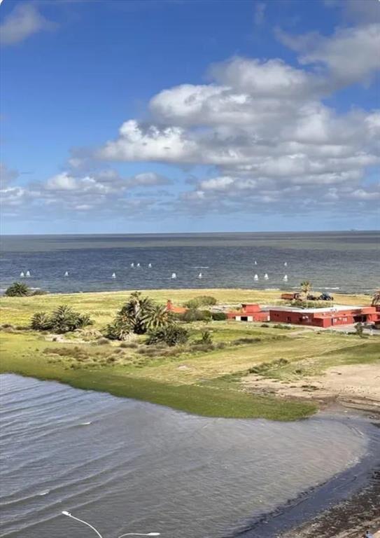 Alquiler Apartamento tres dormitorios dos baños con Vista a
