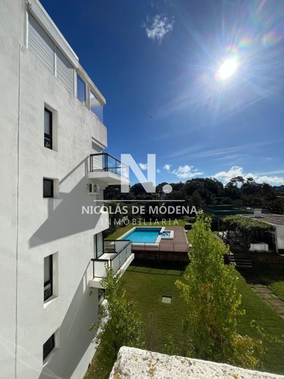En venta apartamento en Rincon del Indio, Punta 2