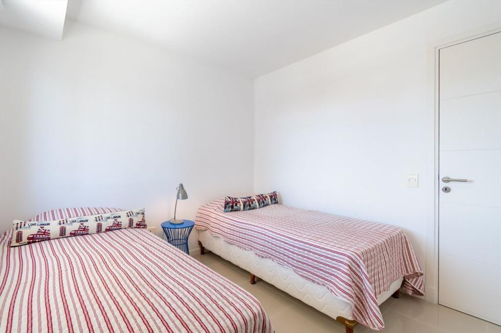 Moderno Apartamento de Dos Dormitorios en Venta Punta del E