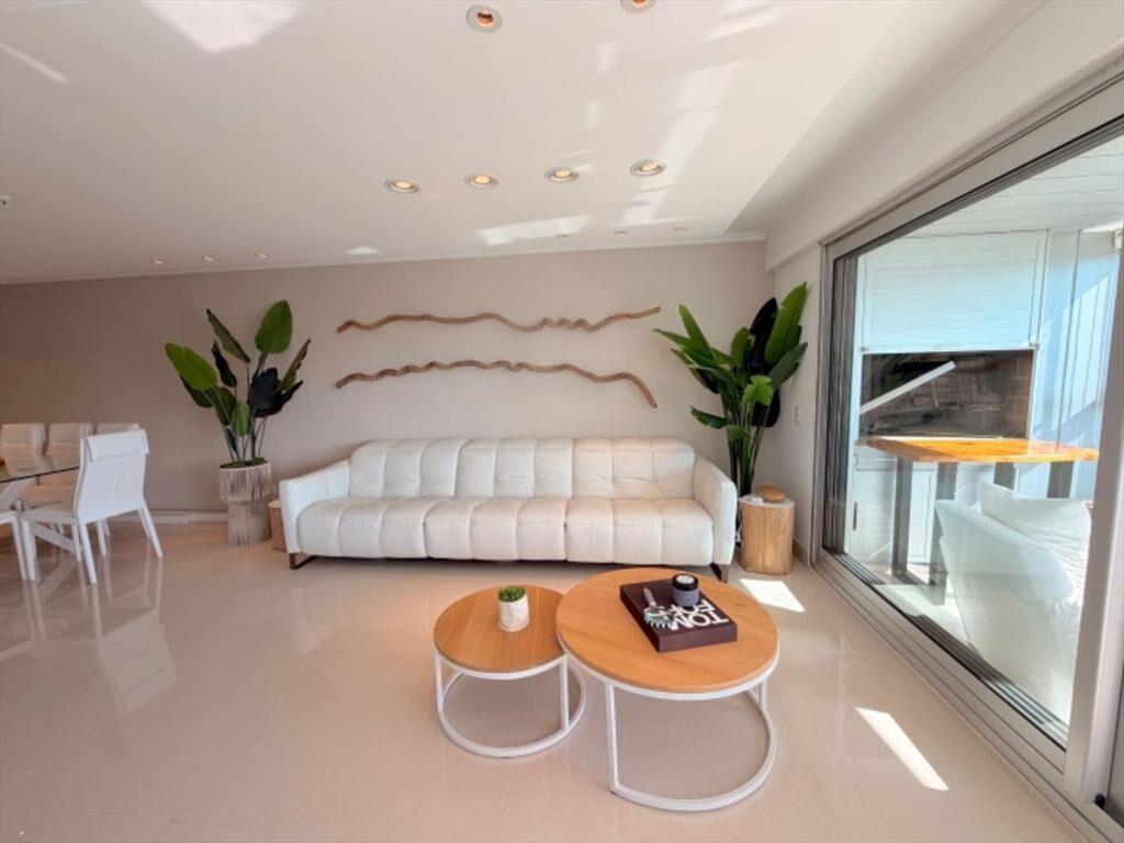 Apartamento en venta, 3 dormitorios y dependencia