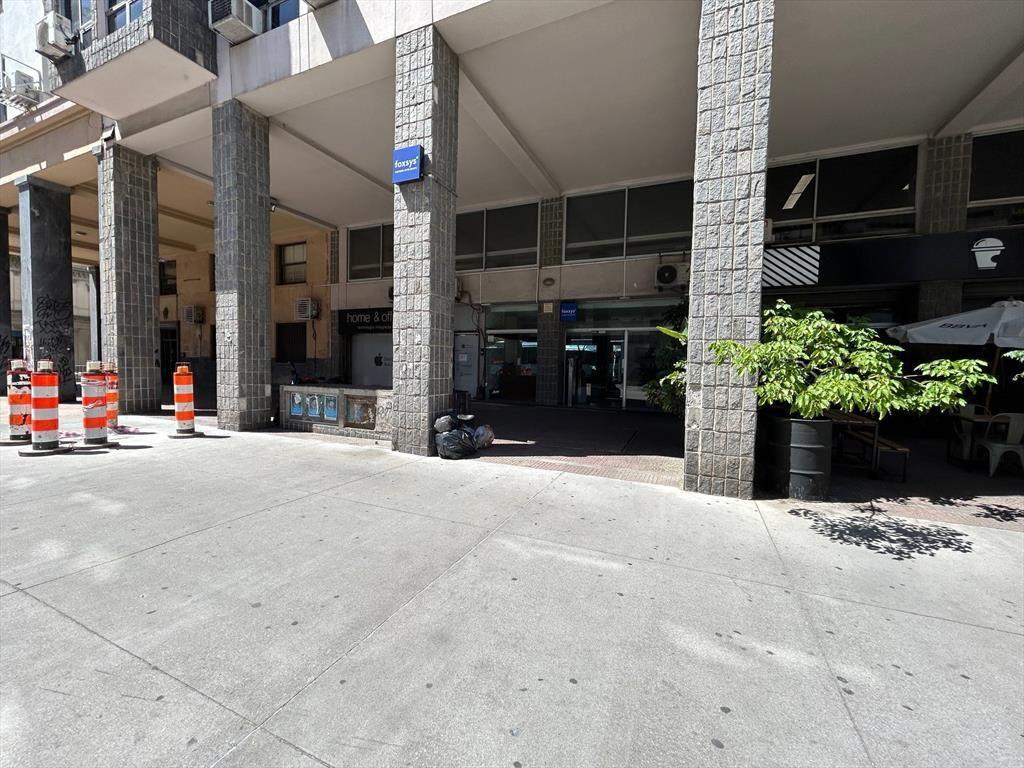 Alquiler - Oficina al frente en Ciudad Vieja - Buenos Aires