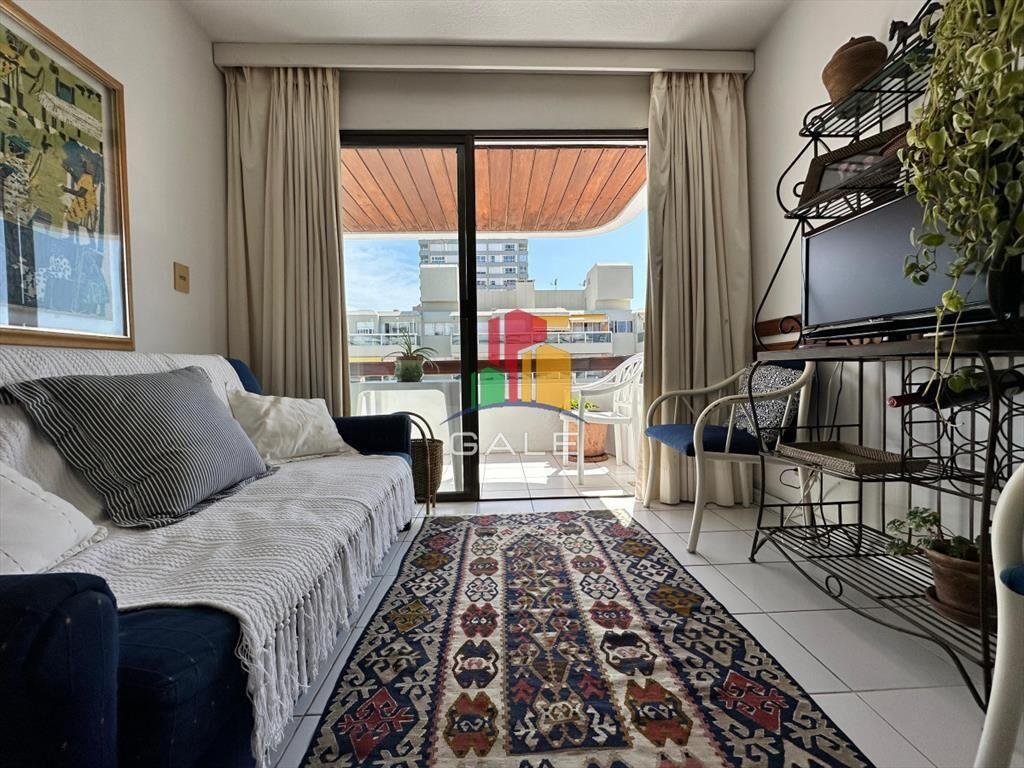 Apartamento de dos dormitorios en venta en Punta