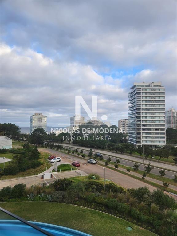 Departamento de 3 dormitorios + depndencia en venta en Torr