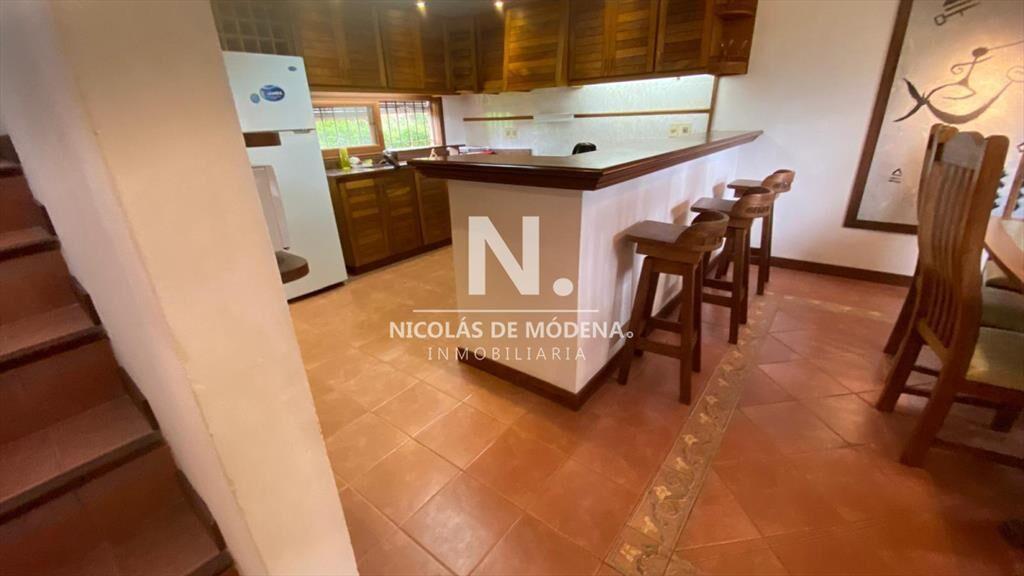 Vende casa en pinares de 4 dormitorios en Punta